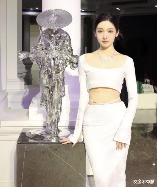 都美竹|都美竹亮相时装周，前脚被嘲P图痕迹重，后脚被曝不在受邀名单中