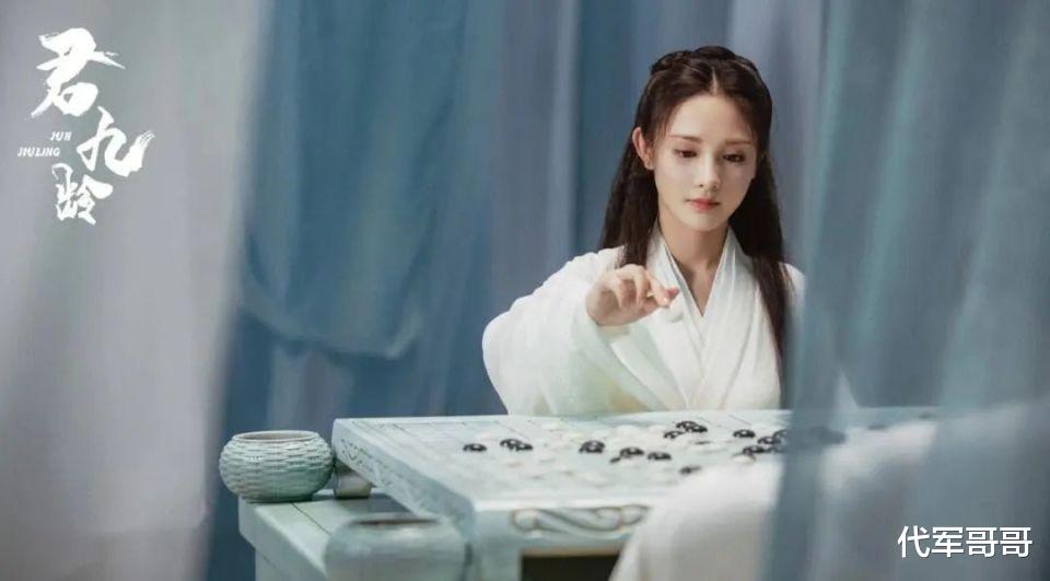 33岁的彭小苒,终于为自己的“整容”付出了代价