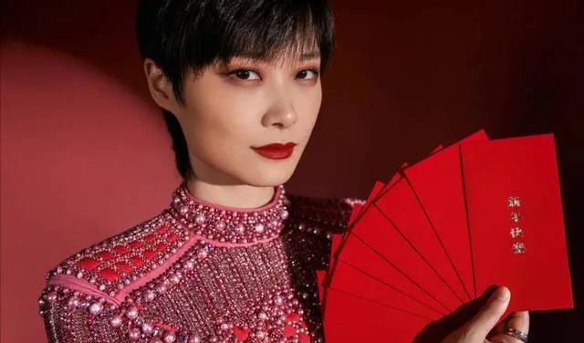 李宇春|李宇春:我不恋爱不结婚,39岁患上不死癌症,好在积蓄够今后治疗