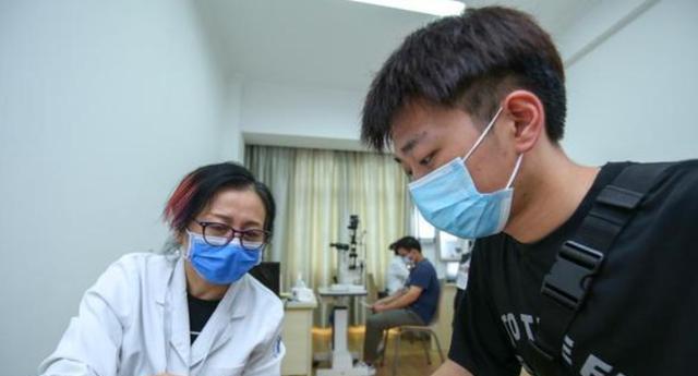 张飞|“工作四年，就医50次”，毕业生的体检报告，揭露学生躺平的原因