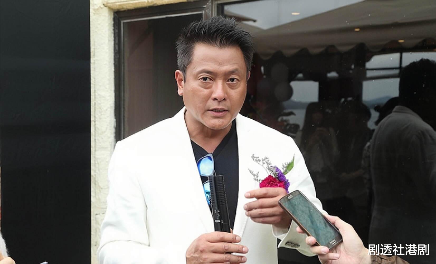 香港知名男星颜值回春,减肥40斤复出带货人气旺,成交金额破千万