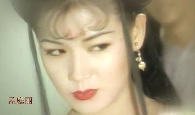 她一生未婚未育,被父母吸血40年累死在片场,死后还救了8个人