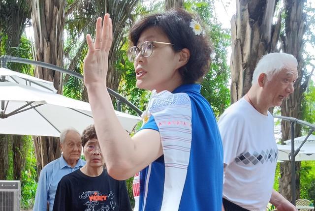 姚明 姚明13岁女儿近照曝光！做美甲穿民族服饰，五官随爸爸偏男相
