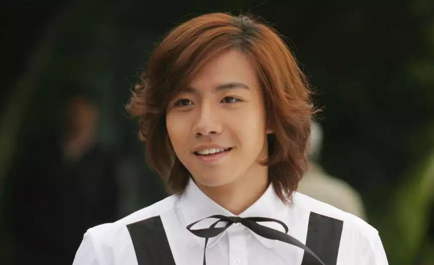 41岁任家萱“官宣产子”,一家三口幸福合照,13年辛酸令人心疼