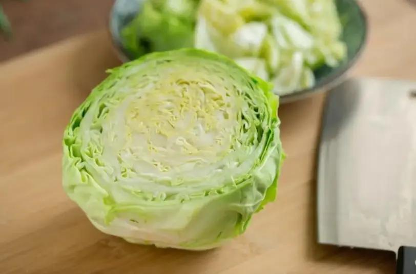 包菜|入冬后使劲吃,钙是苹果12倍!5毛一斤的“菜王”,开胃又解馋