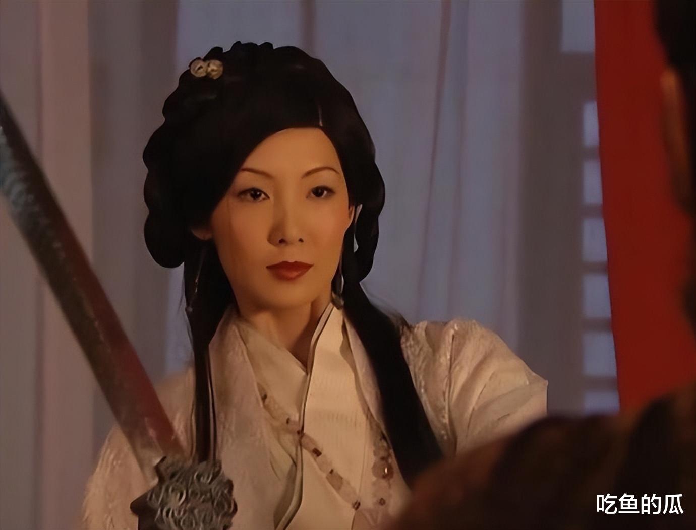 港剧的审美真奇怪，这4位演员长相平平，却总当主角演大美女，不理解