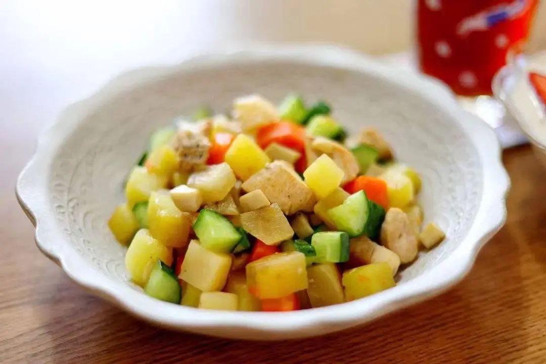 这种水果备受争议，却有很多人特别爱吃，冬天大量上市，别太大意