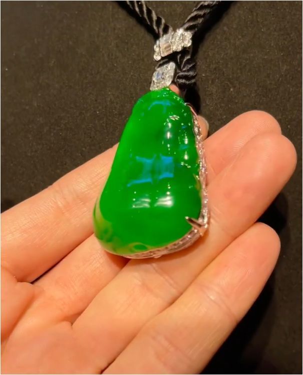 翡翠|如何解除忧虑?唯有发财——招财翡翠钱袋!