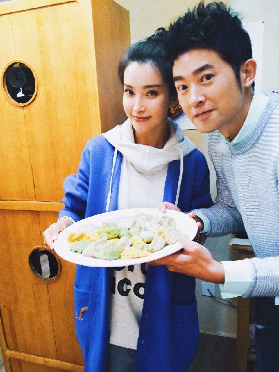 曾陪许家印KTV应酬 ，年薪高达900万，这3位美女真是攀上了高枝