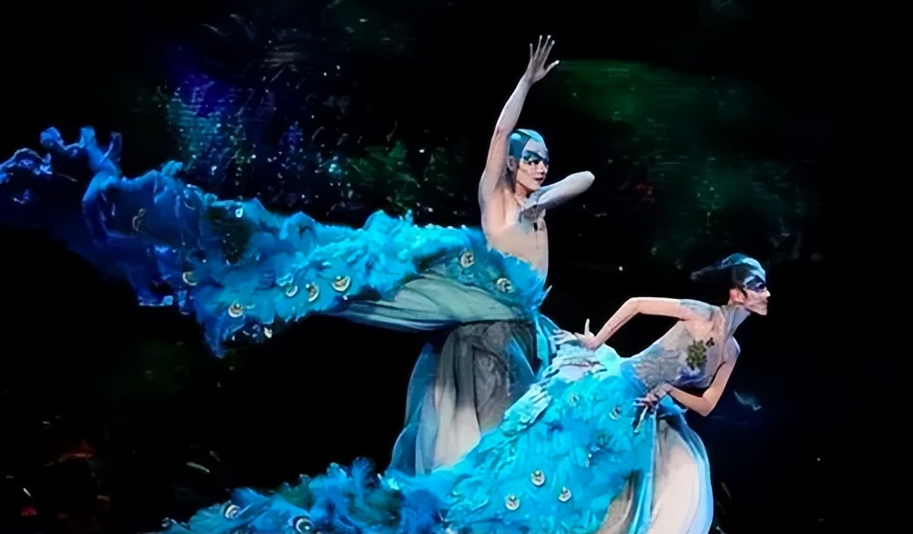 杨丽萍舞伴传来噩耗,王迪因抑郁症从39楼跳下,生命定格于44岁