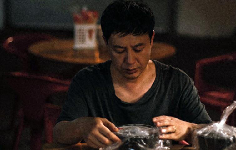 我真不是马后炮,早就说了张颂文是“假火”,一个人扛不动票房了