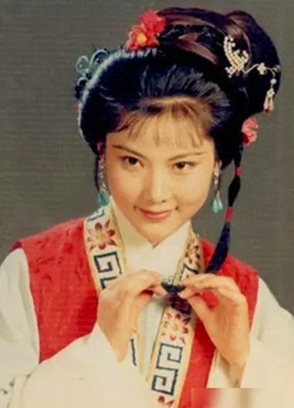 “江南美人”何赛飞:曾是邓颖超座上宾,嫁初恋33年,被宠成公主