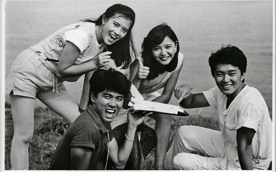 61岁港星移民美国转行做厨师!拍视频当网红,狂爆巨星秘闻