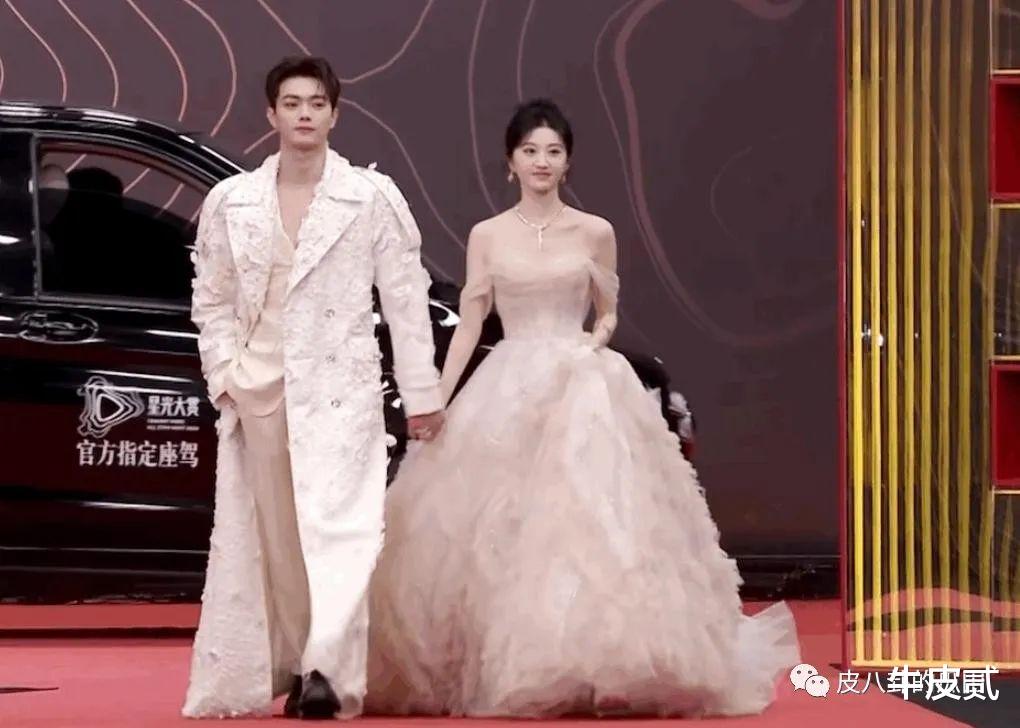 一场尴尬的红毯!杨紫被艳压,倪妮撞衫,而她却性感到了流鼻血