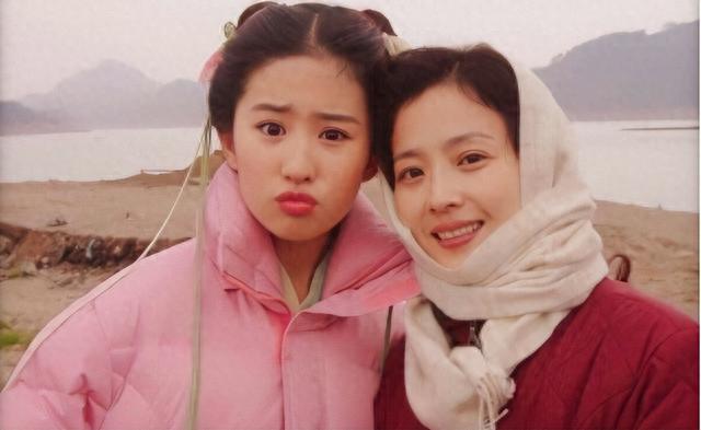 事实证明，离开干爹的刘亦菲，正在走向另一条道路