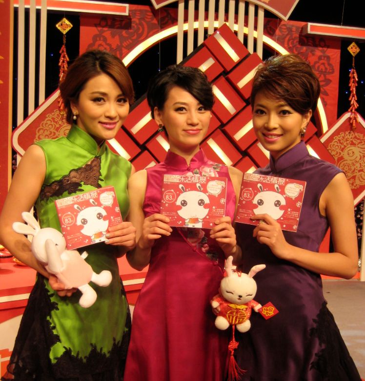 主持人变主播,风光出嫁又很快离婚,独自抚养儿子依旧事业有成