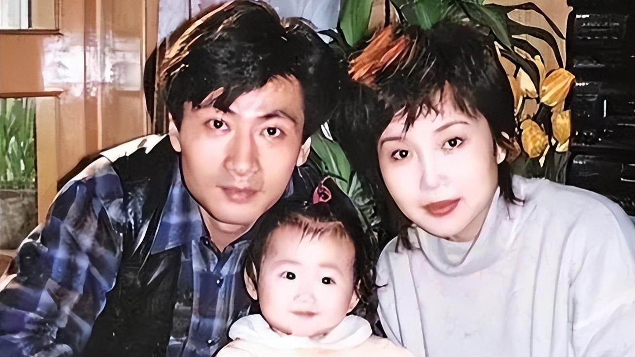 |出道31年不温不火，老婆却靠一首歌吃了30年，如今成春晚常客