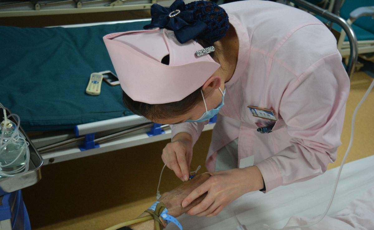 护士|“女护士就不配问工时吗?”从医院离职,找工作反被小诊所“怼”