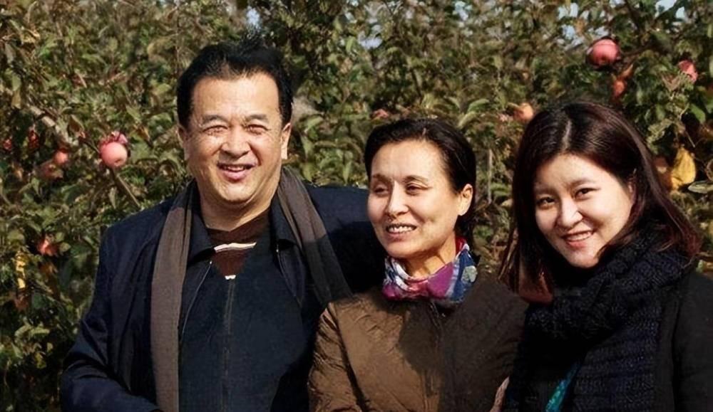 李晨|黄宏:24年春晚“钉子户”,退居幕后,如今现状令人唏嘘