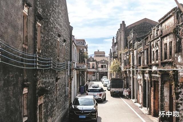 狂飙|《狂飙》取景地人头攒动,满街猪脚面馆,热闹中透着一丝不对劲,品启强人生?