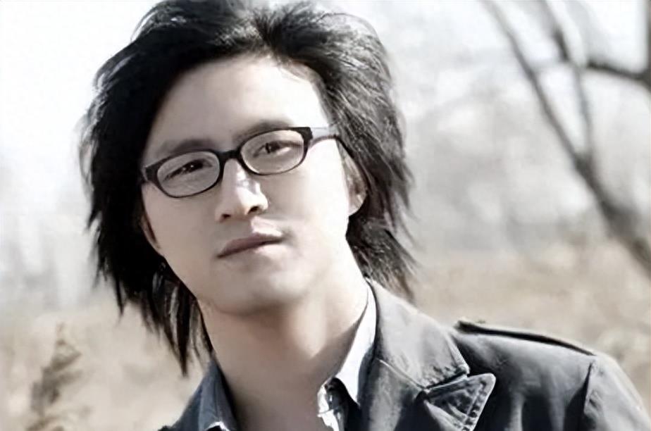 这一次，轮到汪峰“翻车”了？婚内出轨、嗜赌成瘾的他走上了不归路