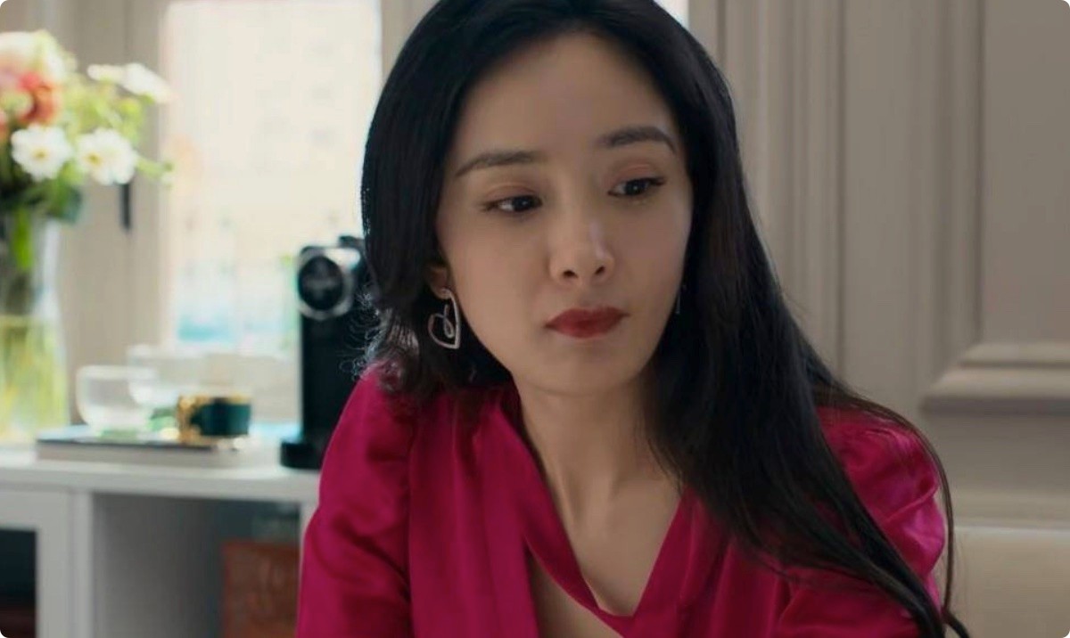 精修是神颜,生图皮肤下垂、身材五五分、肚子赘肉,明星没那么美