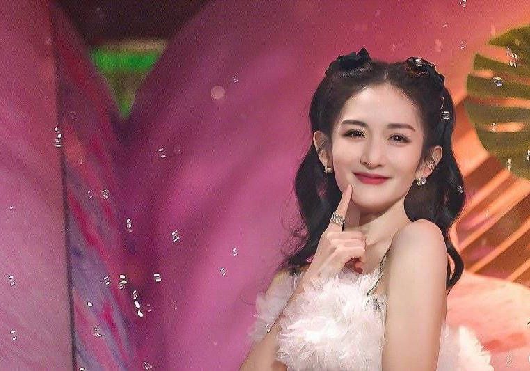 谢娜首度亮相《你好星期六》与老搭档何炅合体,粉丝翘首以待