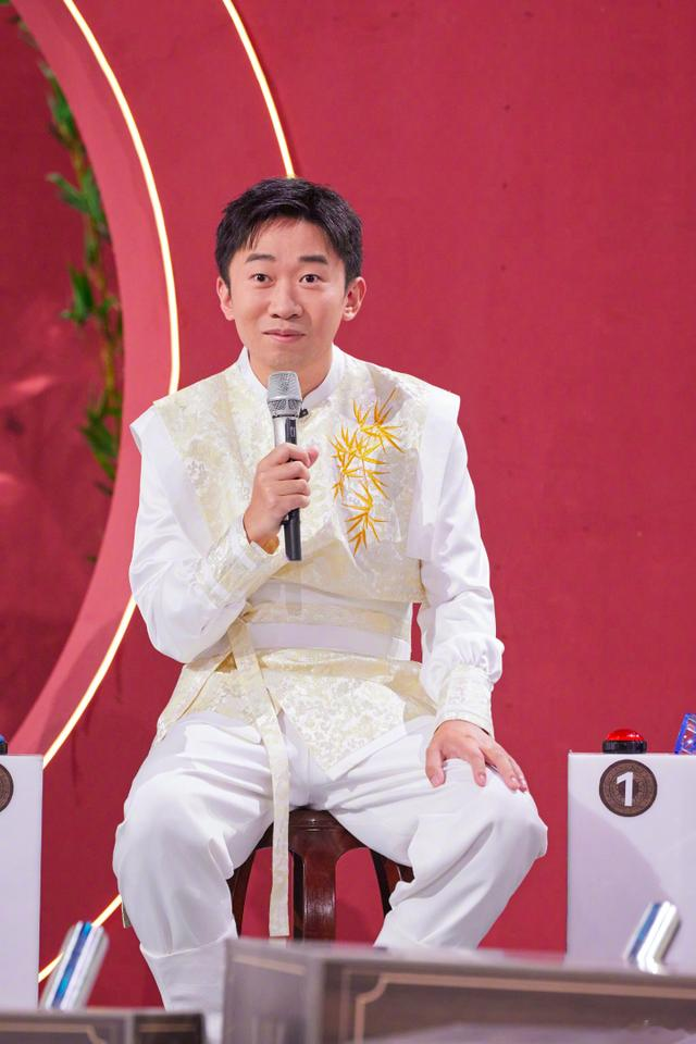 杨迪个人信息遭泄露,一早收到90多个未接,本人回应:很难查到泄露者,别打了,我换号了