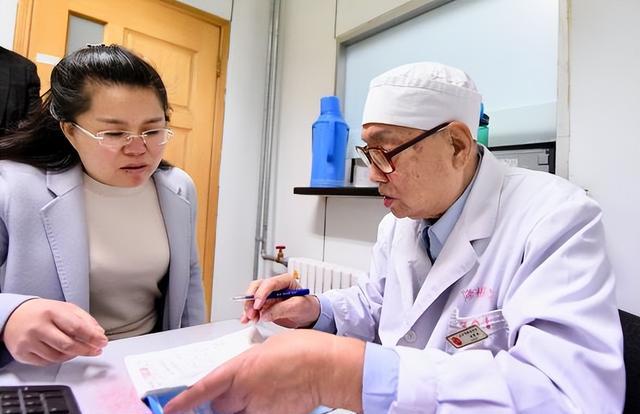 医生|不怕“中年危机”的三个职业,工资水平中等偏上,越老越吃香