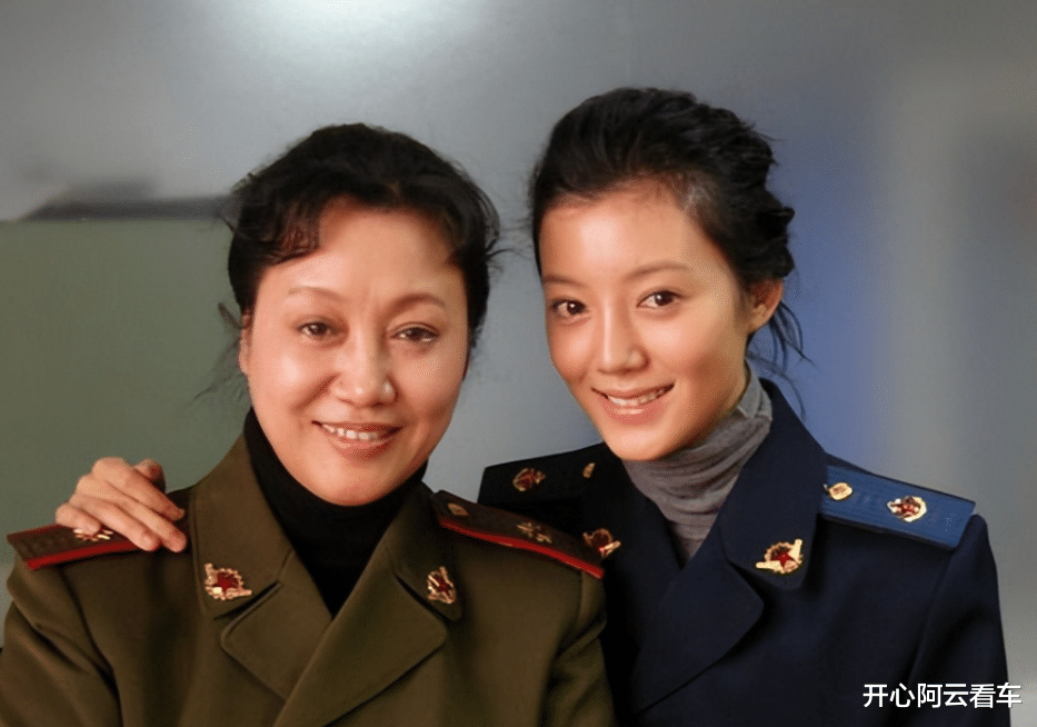 “鲜花插在牛粪”上的10位顶级女星，个个貌美如花，这是真爱吗？