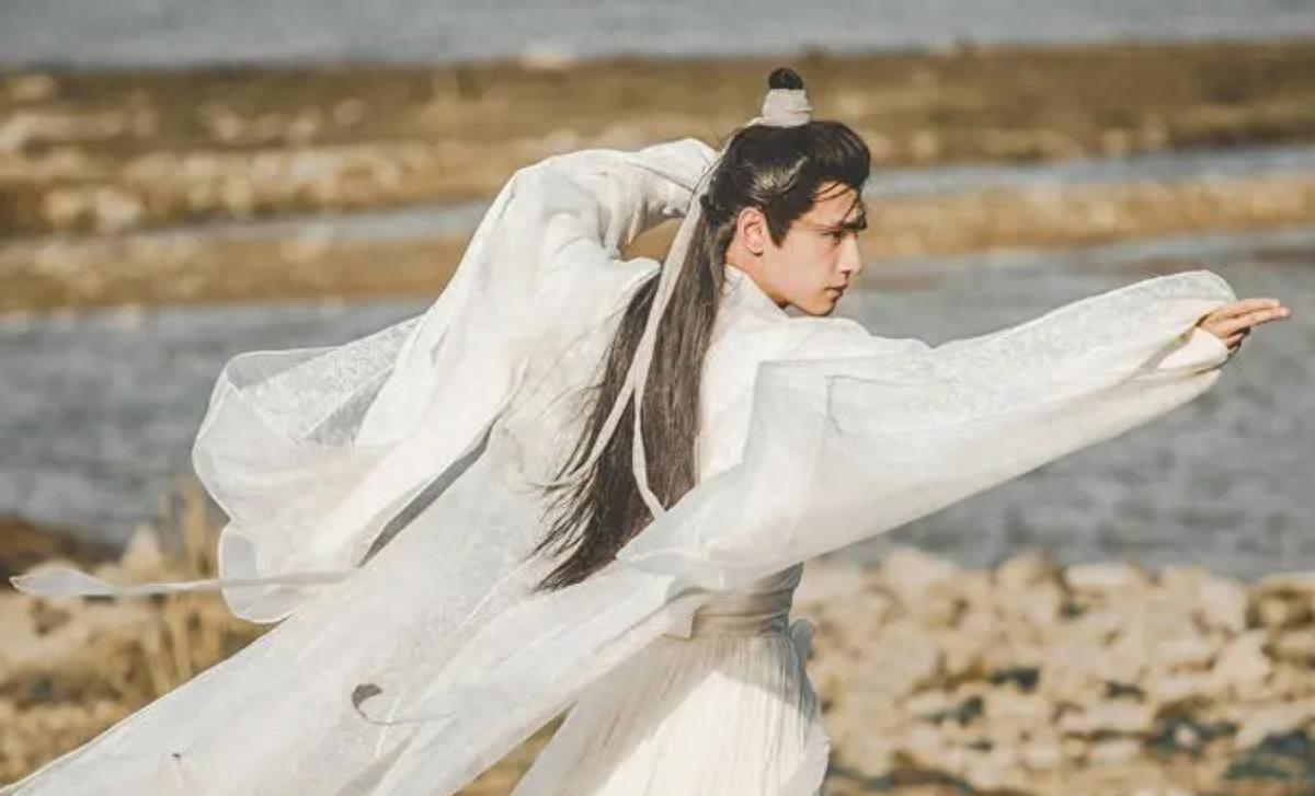 脸蛋精致,身材却一言难尽,这5位男艺人的真实身材,太辣眼睛了