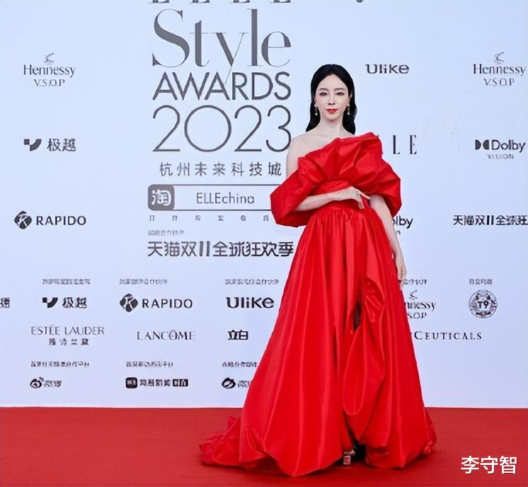 ELLE盛典：李思思周冬雨状态比杨紫热巴娜扎好，李宇春刘雨昕比酷