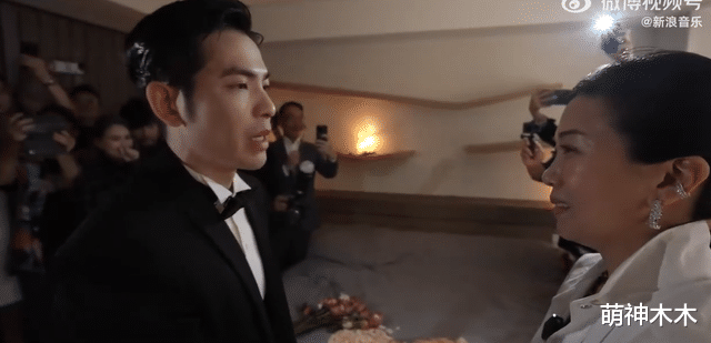 萧敬腾求婚现场曝光,深情告白女友哭成泪人,明星纷纷发文祝福