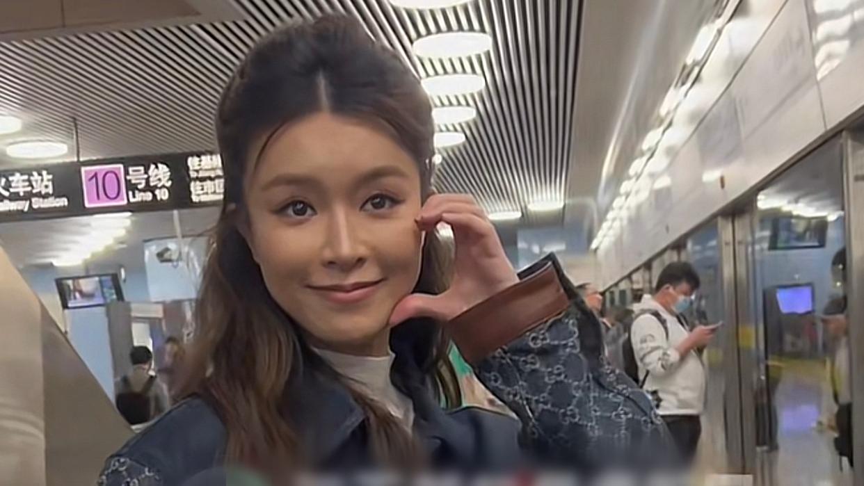 文咏珊|港星文咏珊上海挤地铁，全身奢牌超5万，素颜疲惫富豪老公未现身