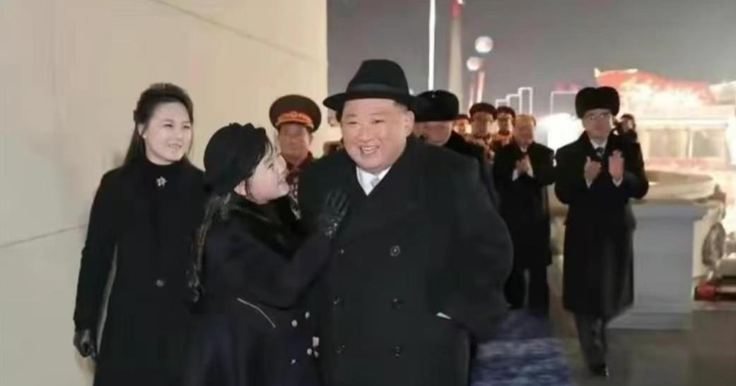 发型 9岁第一千金换发型！长发及腰的长发烫成卷发，金珠爱气质都变了