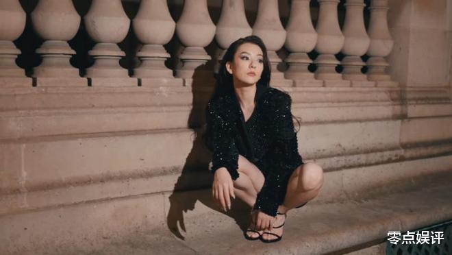 方媛露纤腰展曲线美,网民见一动作,直呼“扣分”批没仪态