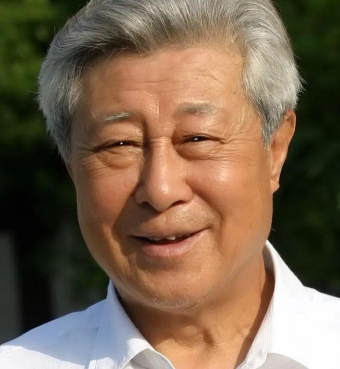 “一代男神”王心刚:高龄91岁,与病妻白头偕老,儿女已飞黄腾达