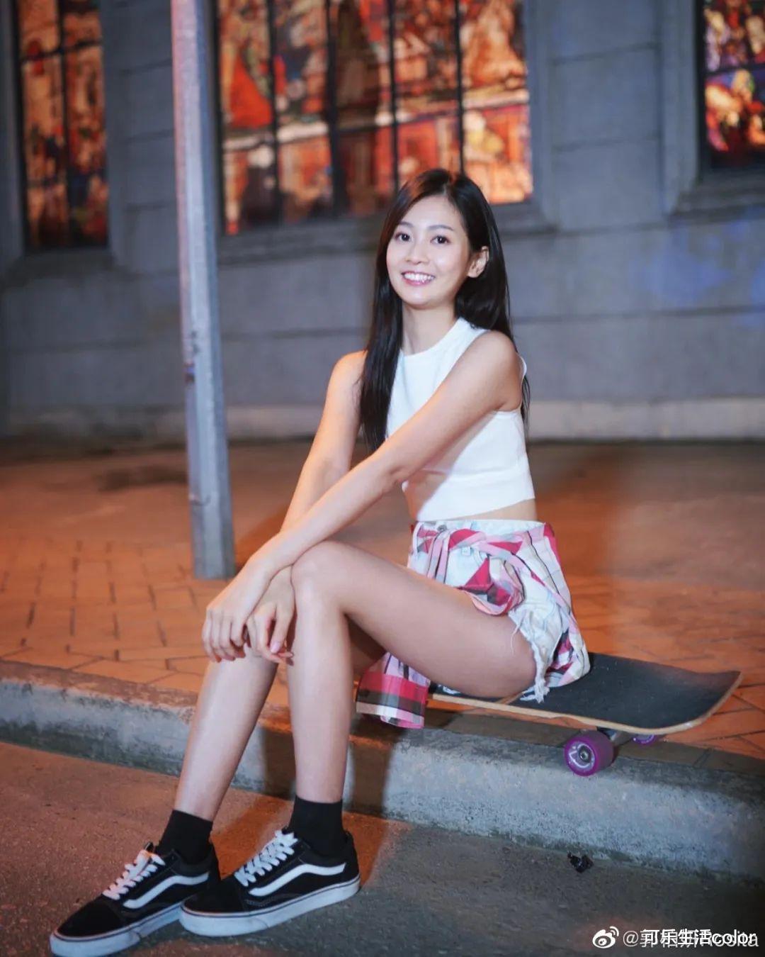 “港姐”变“打女”~郭柏妍用魔性形象搣甩绯闻，生得靓真係可以好任性！