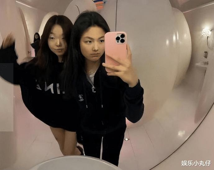 13岁王诗龄北京看展, 穿黑丝低胸超短裙, 聚会喝酒对瓶吹被骂低俗