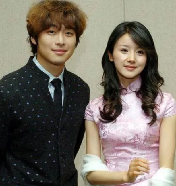 清纯小花变黑料女王啦?