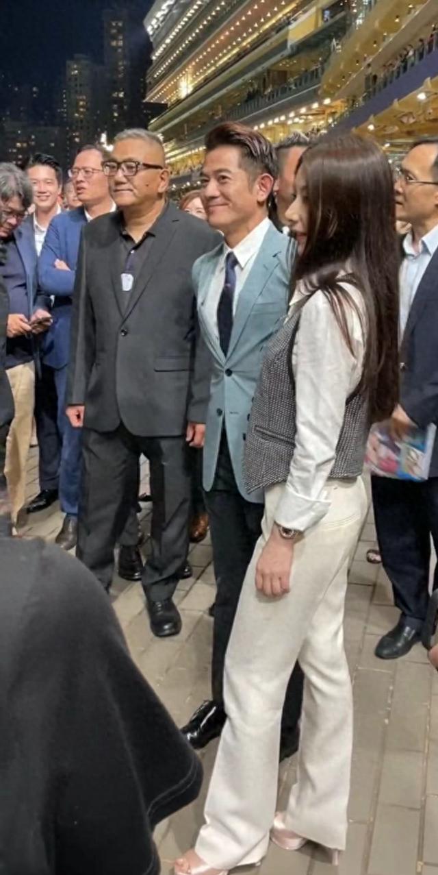 58岁郭富城与小21岁娇妻激动相拥!感谢老婆旺夫,喜提97万元奖金