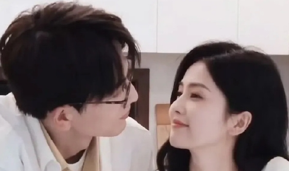 白鹿张凌赫复合？两人分手原因曝光，网友：好离谱...