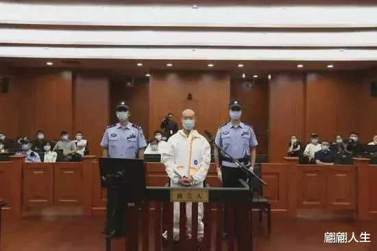 事出反常必有妖,学校同意抽干化粪池是想自证清白还是欲盖弥彰?