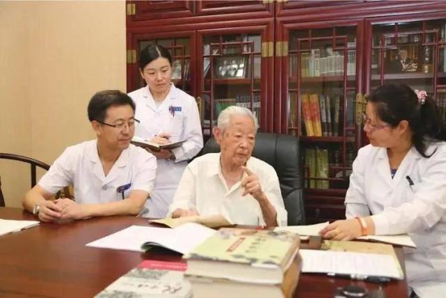 养生|国医大师阮士怡，活到104岁，他的养生秘诀，简单易行，人人可学