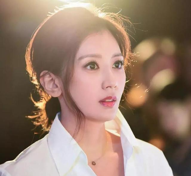 穿衣搭配|“夫妻本是同林鸟”,但抱歉!这一次修杰楷“救”了贾静雯了