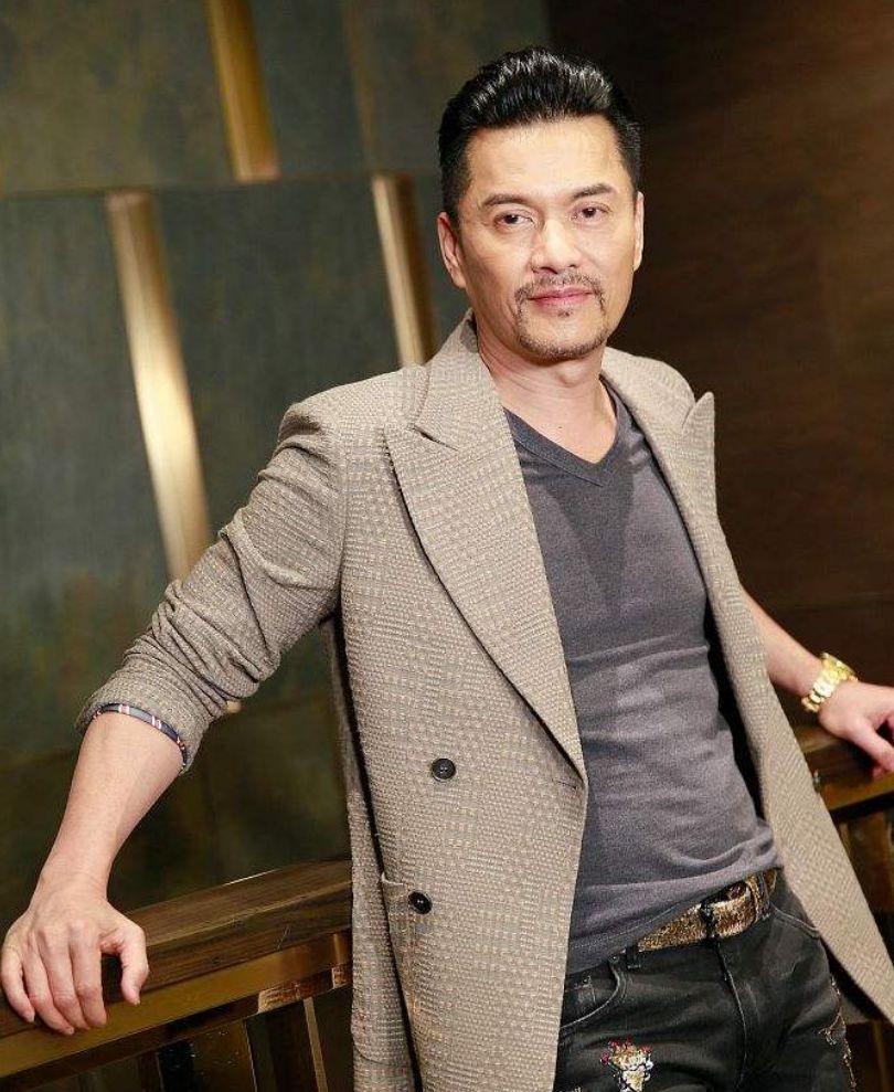 6位来内地娶妻的中老年港星:娶富婆、买豪宅,他比妻子大40岁