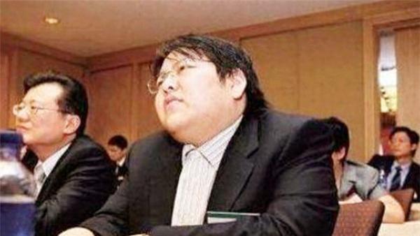 李兆会|花5000万娶车晓，十年败光125亿的“败家子”李兆会，现在靠雨伞又赚千亿