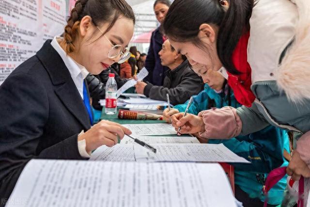 海归一律不用?间谍案相继公布,有单位招聘“一刀切”合适吗?