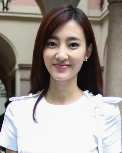 染发 带妆貌美如花，卸妆：大姐你是谁，这9位女星“素颜无人识”