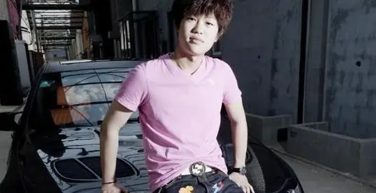 |2天5个大瓜,知名女星被曝曾是“海王”,李双江疑似携家人移民!